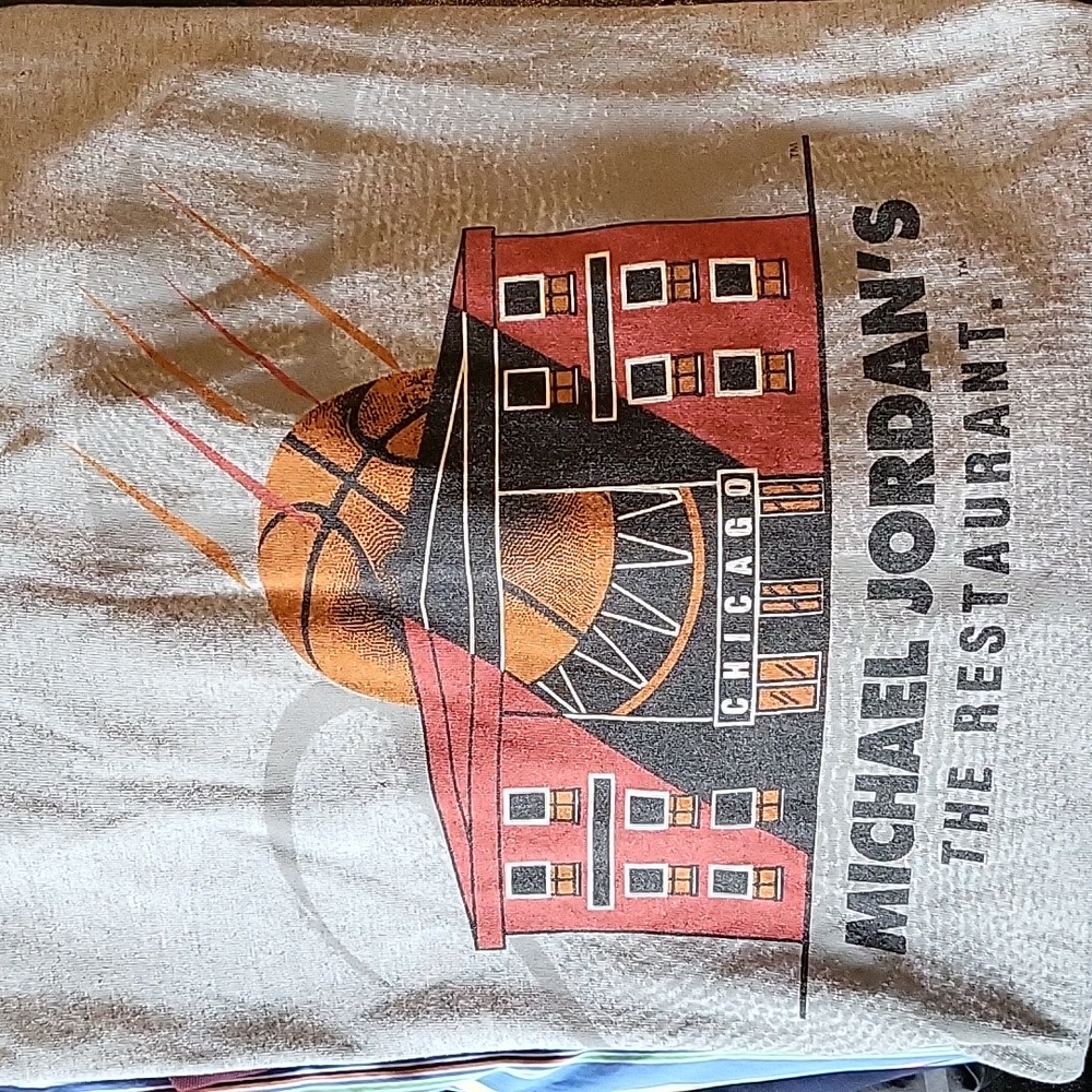Men's Nike "Michael Jordan's The Restaurant" T-shirt (Vintage 👕)